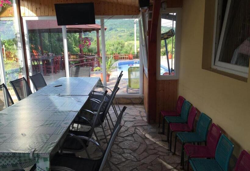 ペンション Sárvári Vendégház Pécs,hosszúhetény