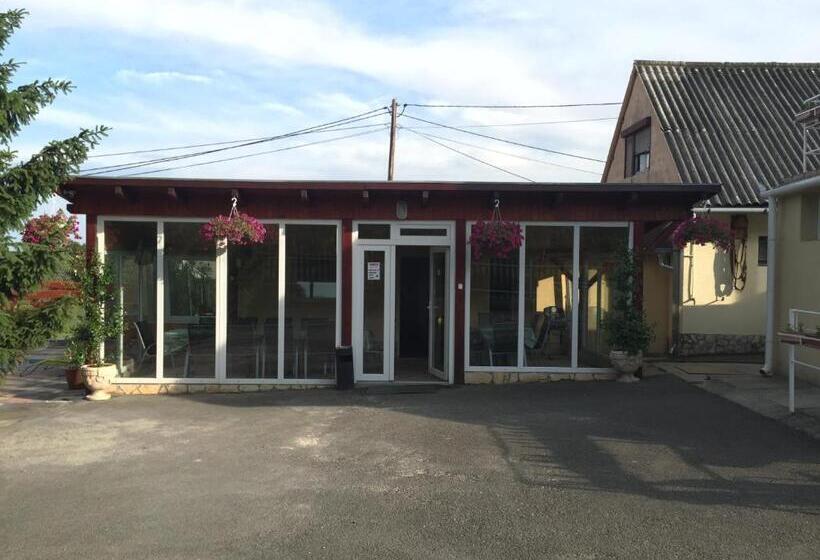 ペンション Sárvári Vendégház Pécs,hosszúhetény