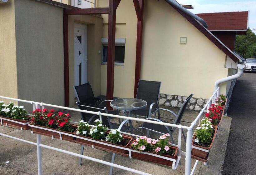 ペンション Sárvári Vendégház Pécs,hosszúhetény