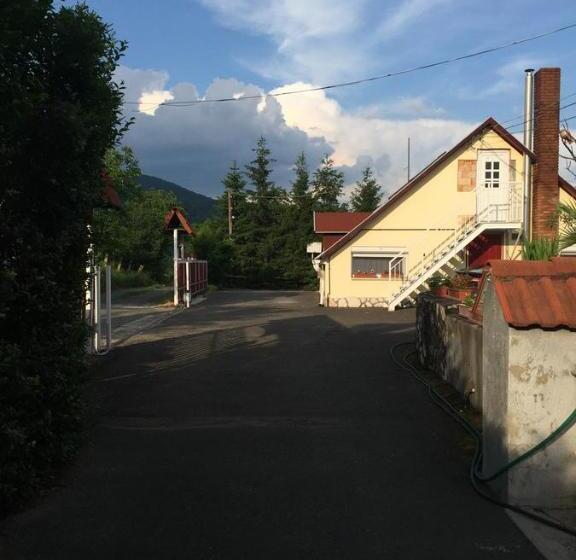 ペンション Sárvári Vendégház Pécs,hosszúhetény