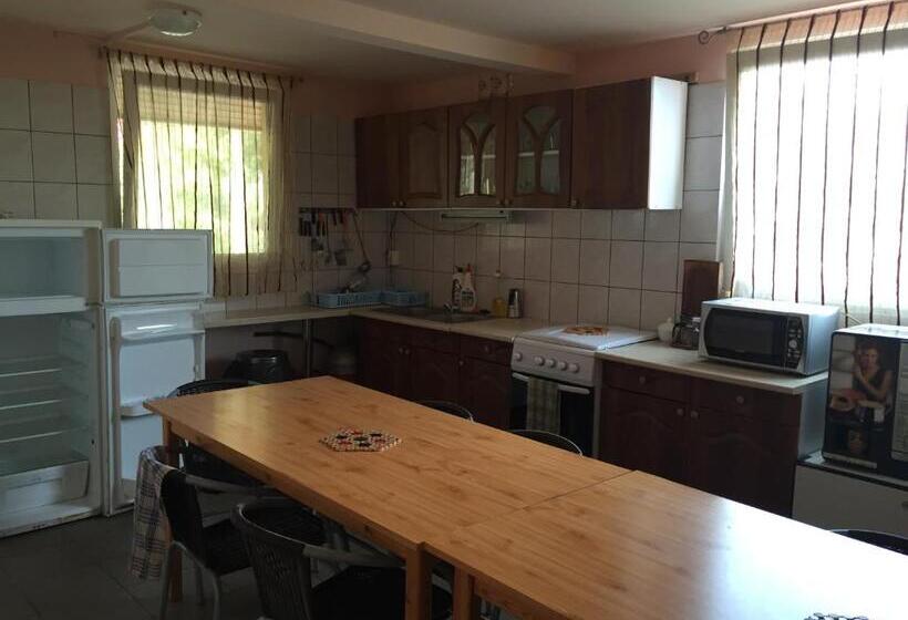 ペンション Sárvári Vendégház Pécs,hosszúhetény