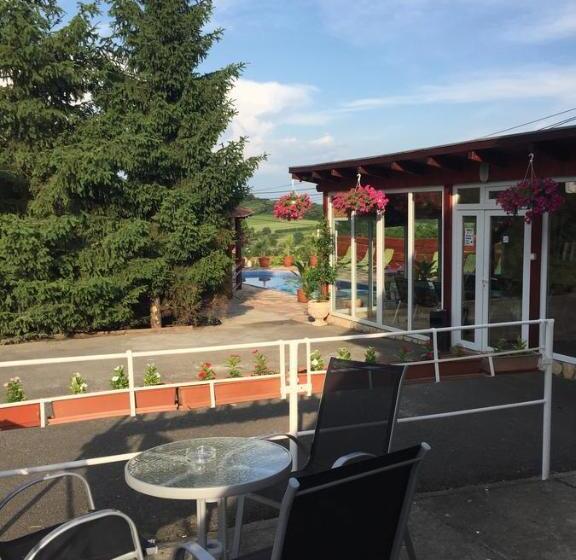 ペンション Sárvári Vendégház Pécs,hosszúhetény