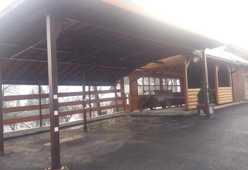 پانسیون Studio V