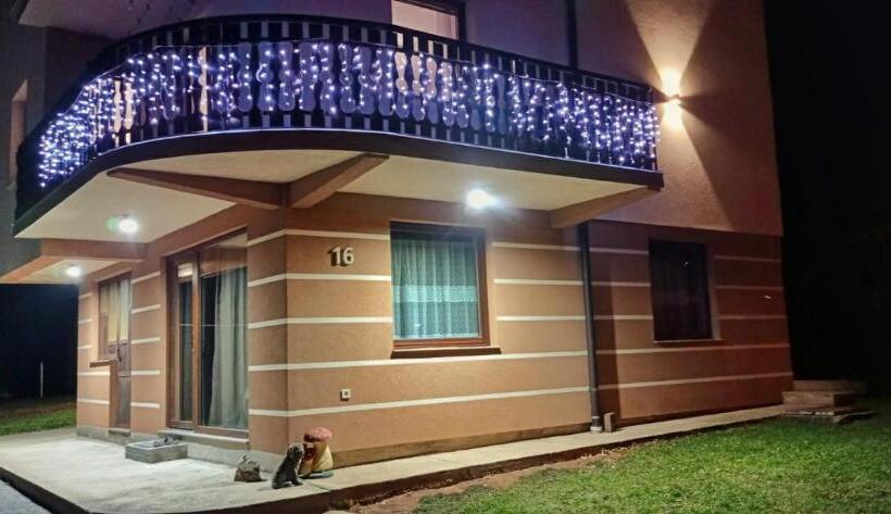 پانسیون Studio V