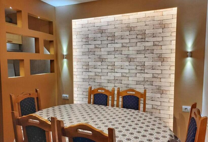 پانسیون Studio V