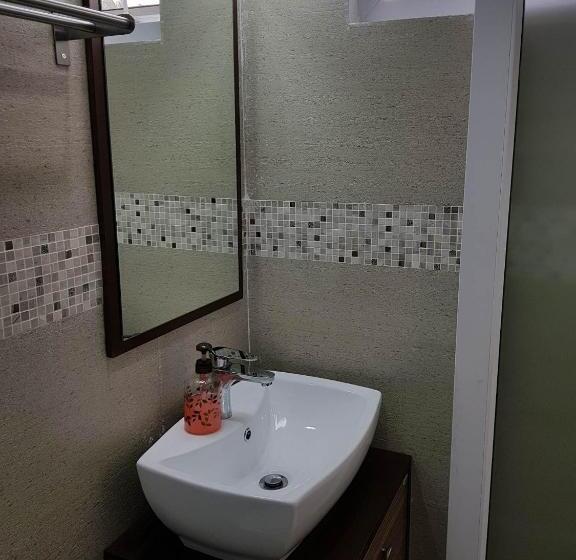 بنسيون Tagaytay Guest House