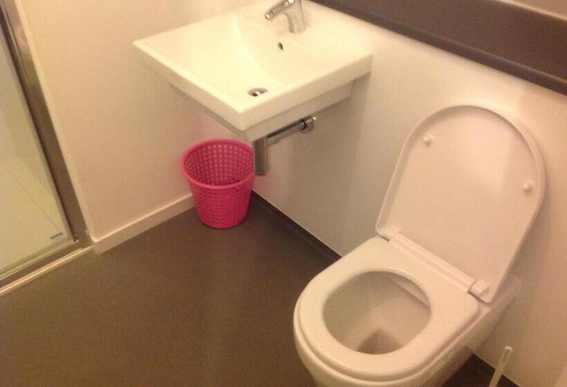 פנסיון Westend Property