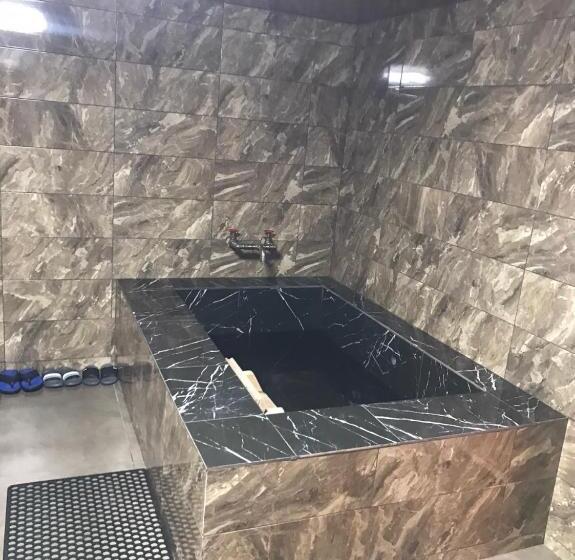 リゾートホテル чорна вода