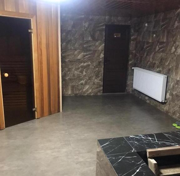 リゾートホテル чорна вода