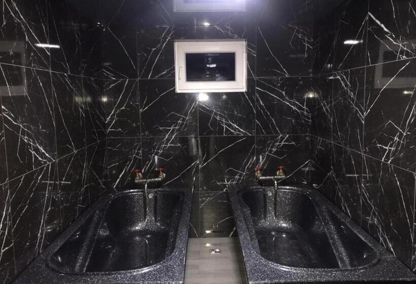 リゾートホテル чорна вода