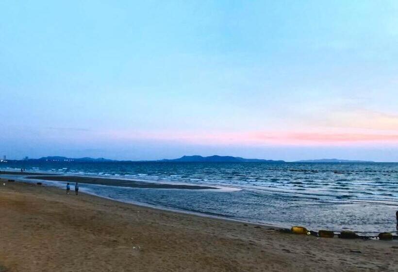 리조트 Beachfront Jomtien   Pattaya Smile