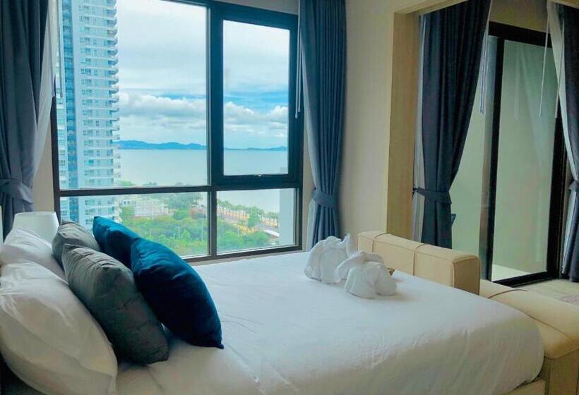 Курорт Beachfront Jomtien Pattaya Smile