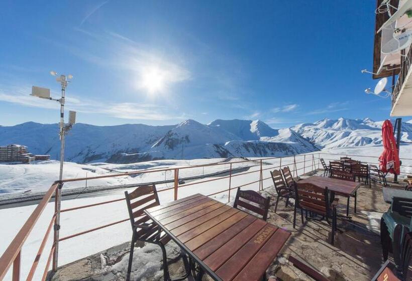 هاستل Snow House