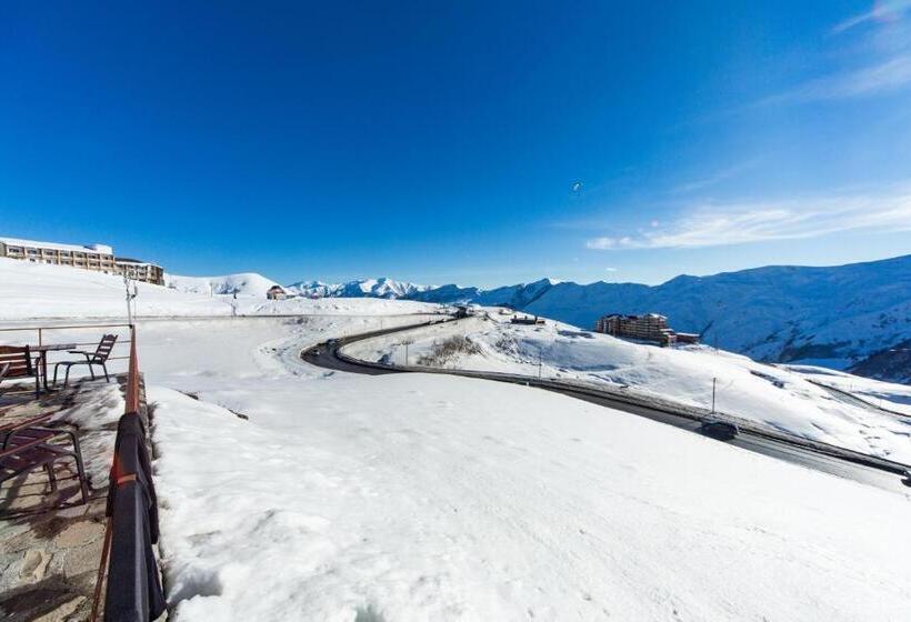 هاستل Snow House