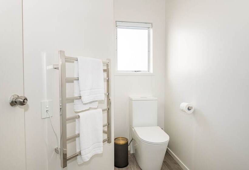 Aurora City Suites Motel