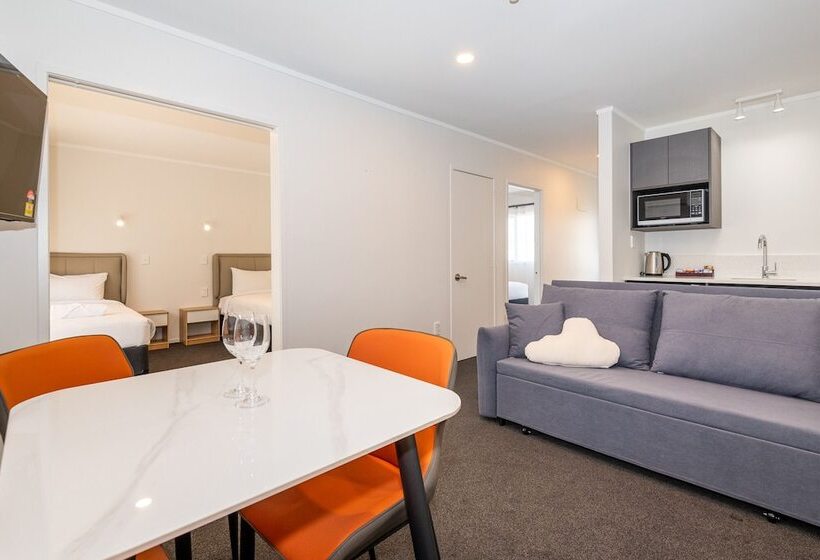 Aurora City Suites Motel