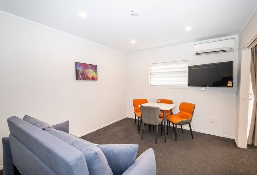 Aurora City Suites Motel