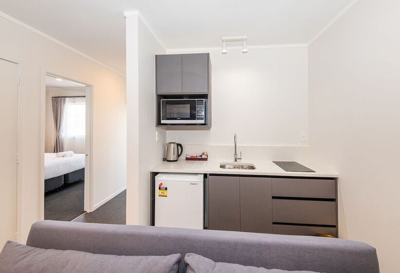 Aurora City Suites Motel