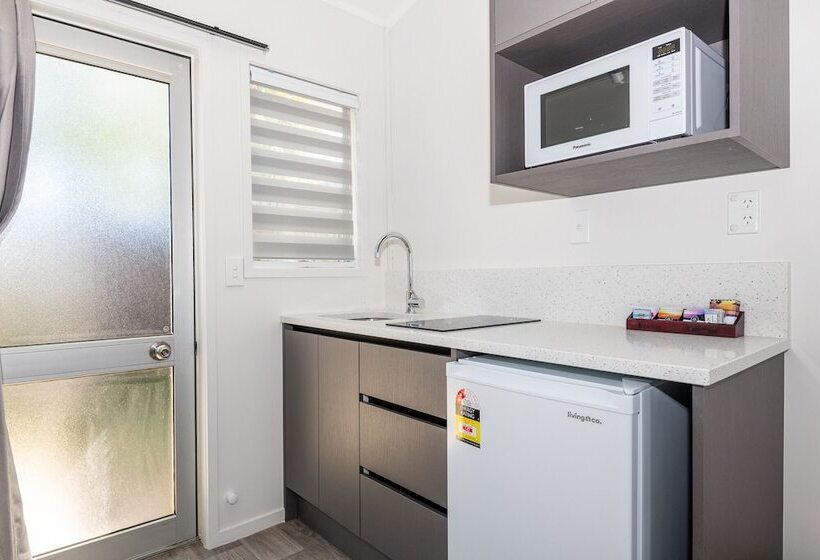 Aurora City Suites Motel