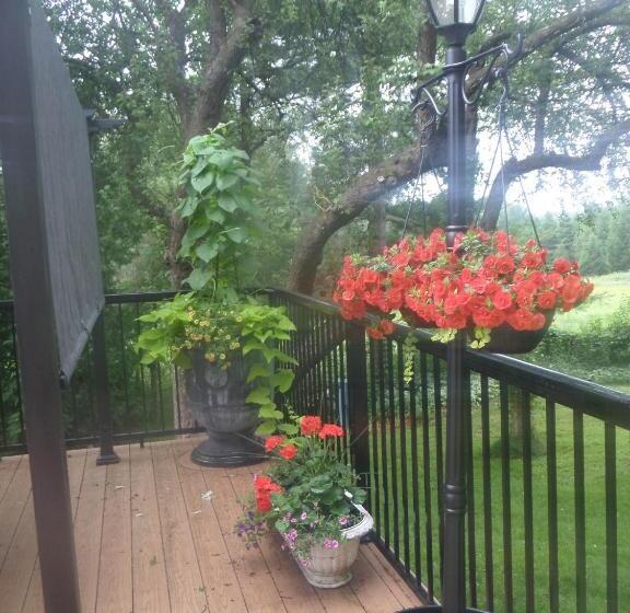 Bed and Breakfast Inn On The Moraine