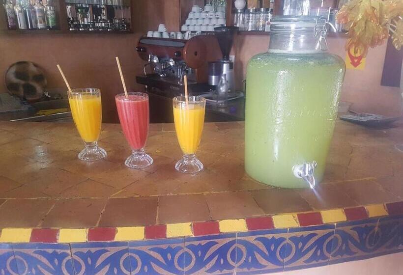 تختخواب و صبحانه Issablanca