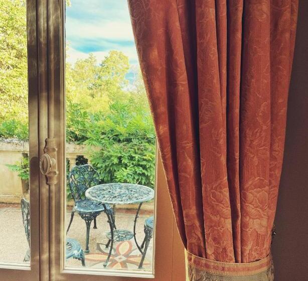 Bed and Breakfast Petit Château Le Piot