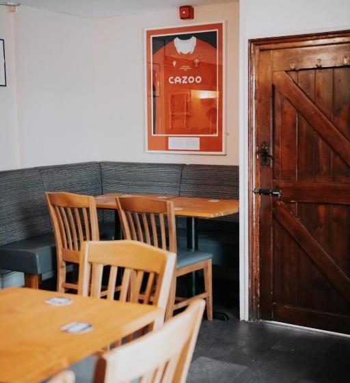 住宿加早餐  The Fox And Hounds