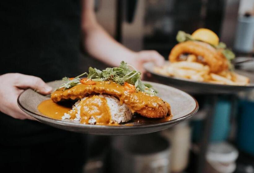 住宿加早餐  The Fox And Hounds