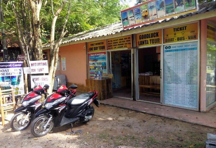 Chill Chill Long Beach Hostel