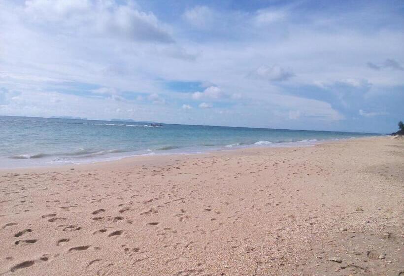 Chill Chill Long Beach Hostel