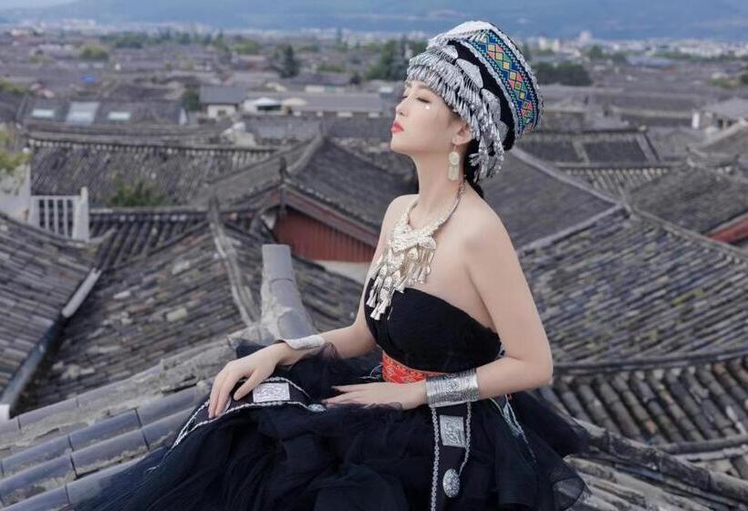 هتل 丽江古城中心 皓月繁花 观古城全景轻奢民宿