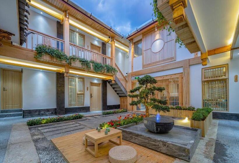 هتل 丽江古城中心 皓月繁花 观古城全景轻奢民宿