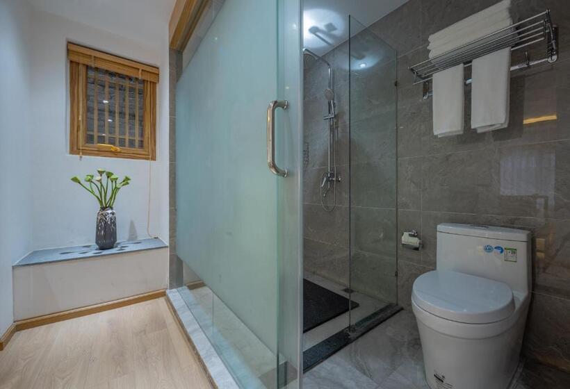 هتل 丽江古城中心 皓月繁花 观古城全景轻奢民宿