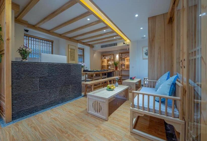 هتل 丽江古城中心 皓月繁花 观古城全景轻奢民宿