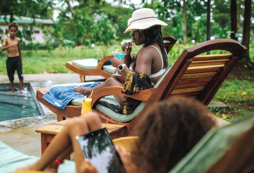 هتل Adrift River Club