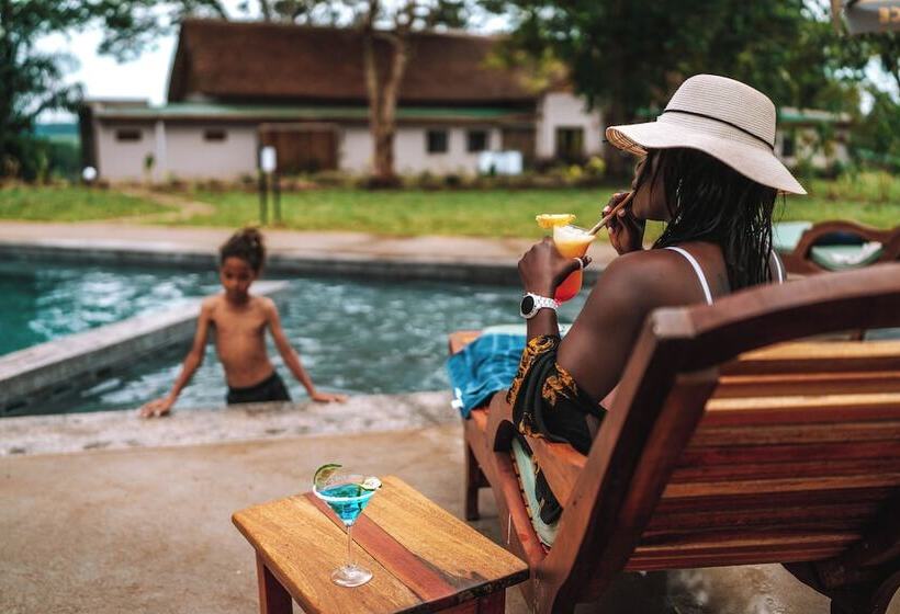 هتل Adrift River Club