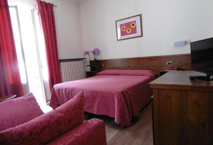 Отель Albergo Delle Alpi