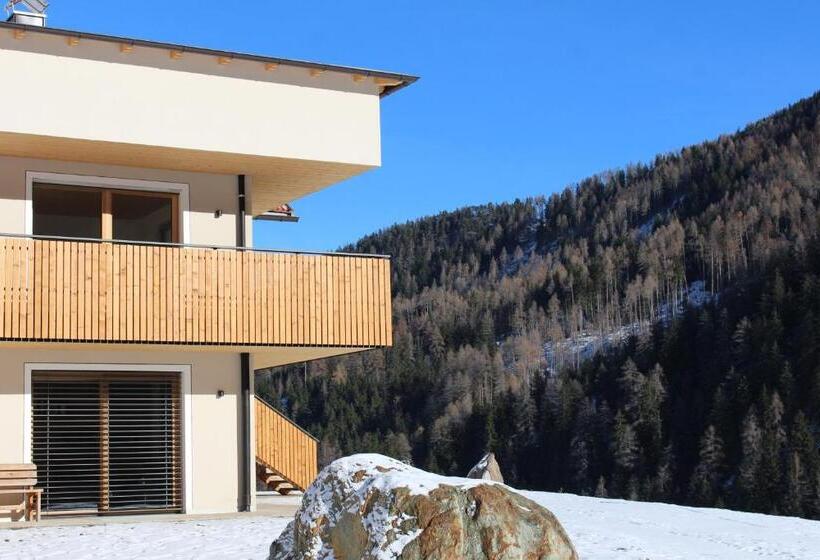 Отель Almresidenz Unterrain Zum Hartl  1 Km By Car Distance Ski Slopes Kronplatz
