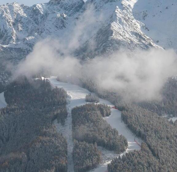 בית מלון כפרי Avio