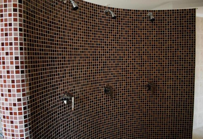 هتل Forward Pool&sauna