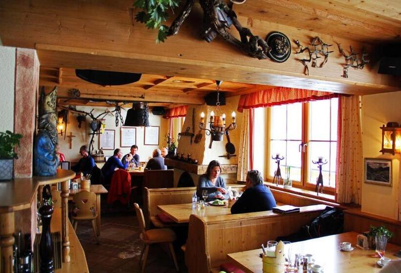 בית מלון כפרי Garni   Restaurant Kaminstube