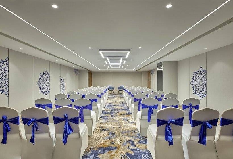 בית מלון כפרי Holiday Inn Express Bengaluru Bommasandra By Ihg