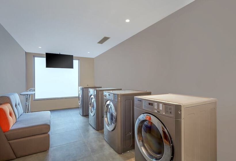 בית מלון כפרי Holiday Inn Express Bengaluru Bommasandra By Ihg