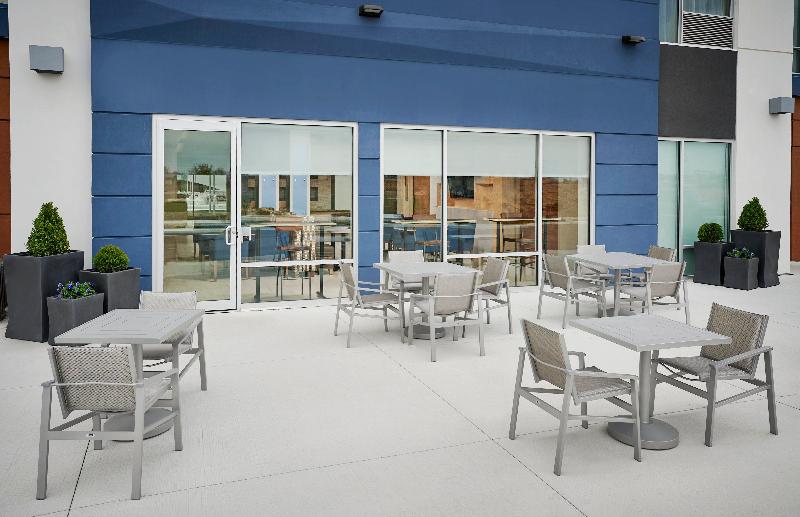 فندق Holiday Inn Express & Suites Windsor East   Lakeshore, An Ihg