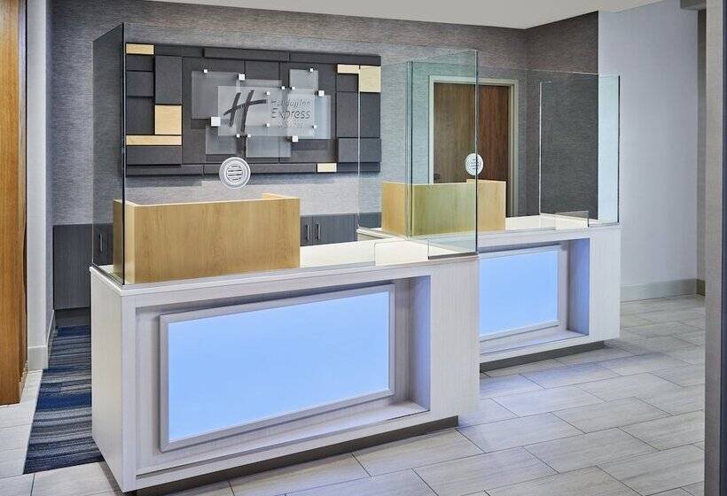 فندق Holiday Inn Express & Suites Windsor East   Lakeshore, An Ihg