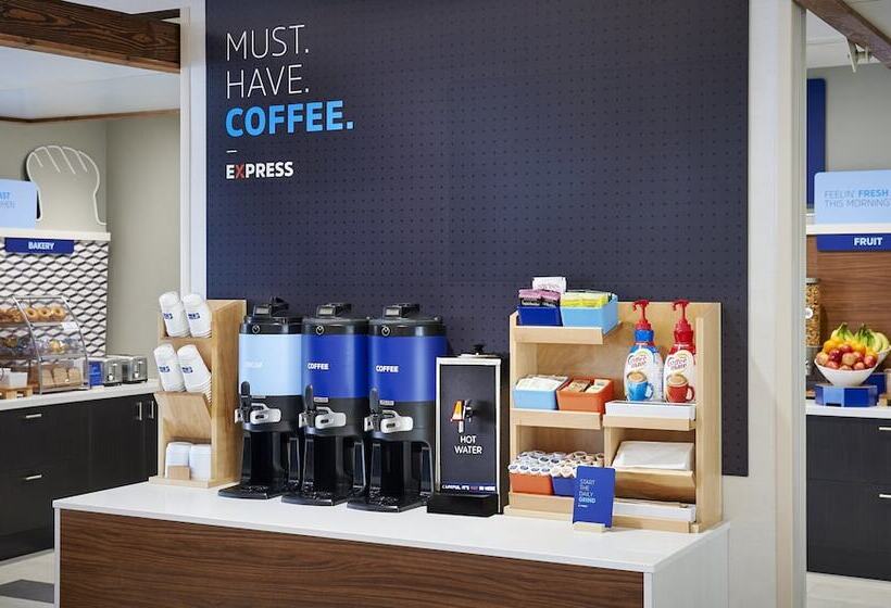 فندق Holiday Inn Express & Suites Windsor East   Lakeshore, An Ihg