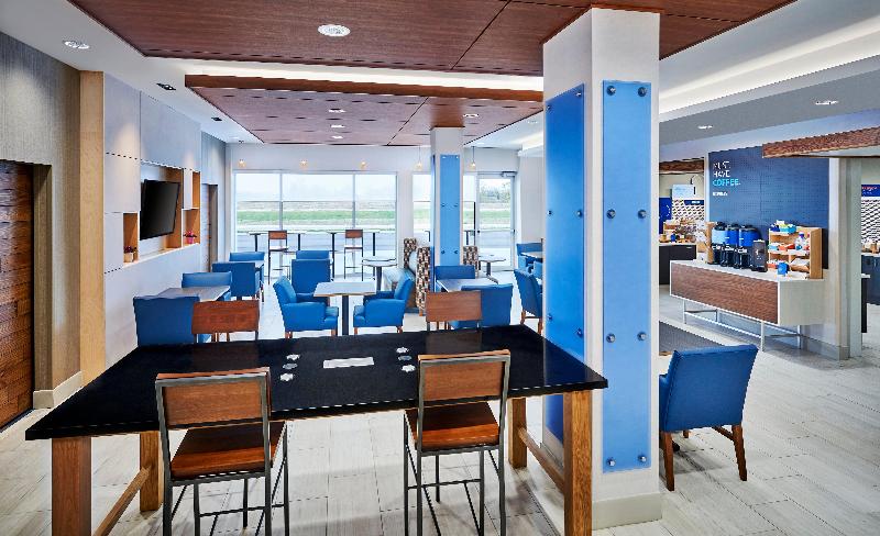 فندق Holiday Inn Express & Suites Windsor East   Lakeshore, An Ihg