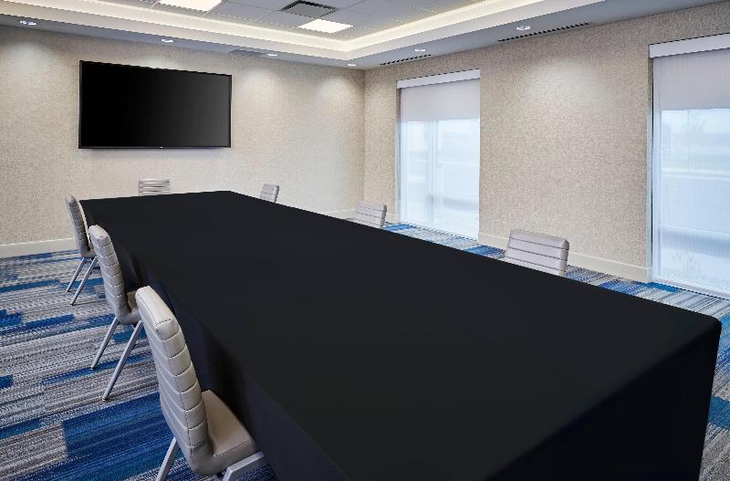 فندق Holiday Inn Express & Suites Windsor East   Lakeshore, An Ihg