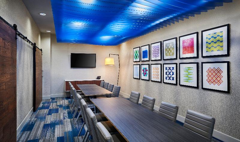 فندق Holiday Inn Express & Suites Windsor East   Lakeshore, An Ihg