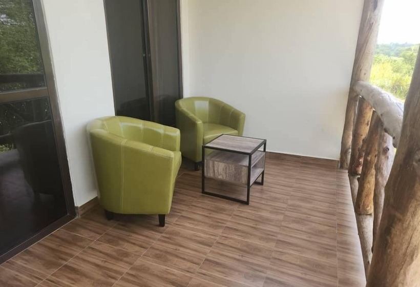 هتل Ishasha Pride Lodge